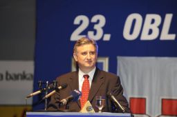 karamarko_baldekin08-080213_th.jpg